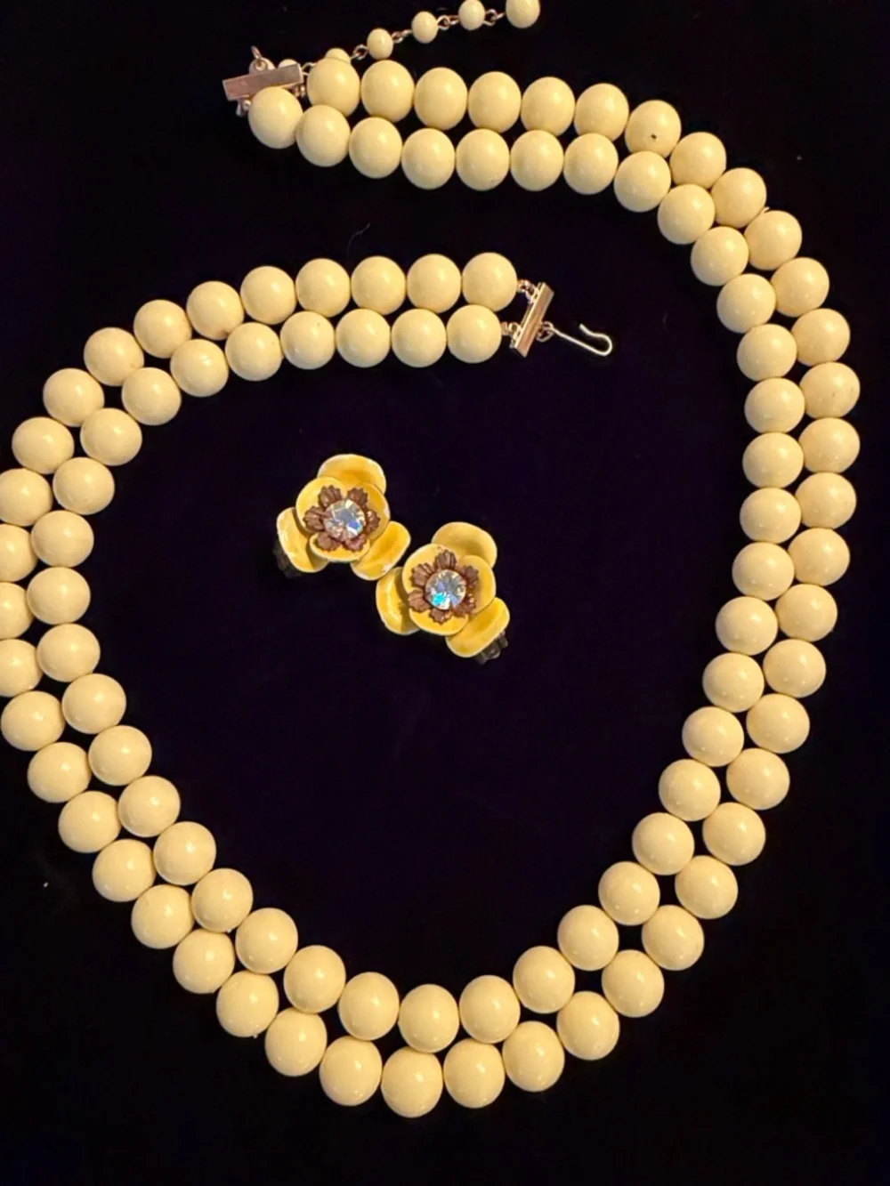 VTG Yellow Double-Strand Beaded Necklace with Floral Earrings